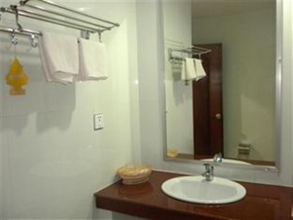 Nyny Hotel กำปอต ห้อง รูปภาพ